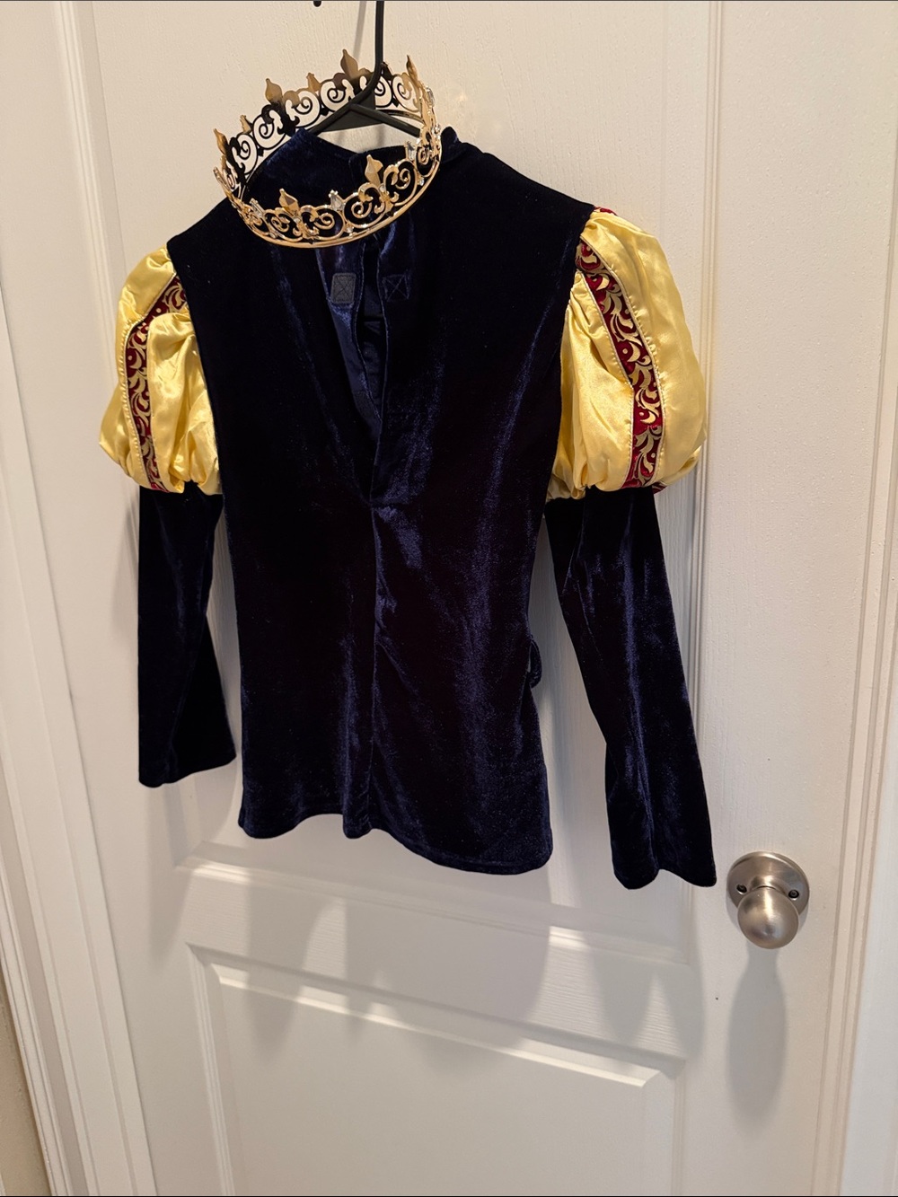 Disney’s Prince charming Velvet Puff-SleeveGold shirt with crown size 9/10 boys - Picture 6 of 8